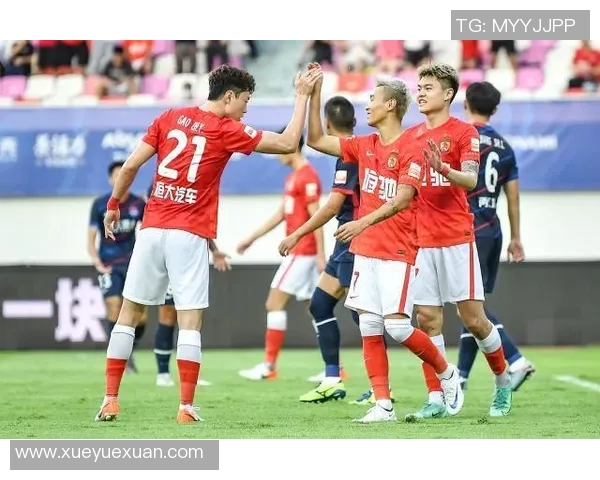 杨立瑜精准传中助力球队逆转胜利展现卓越球技与团队合作精神